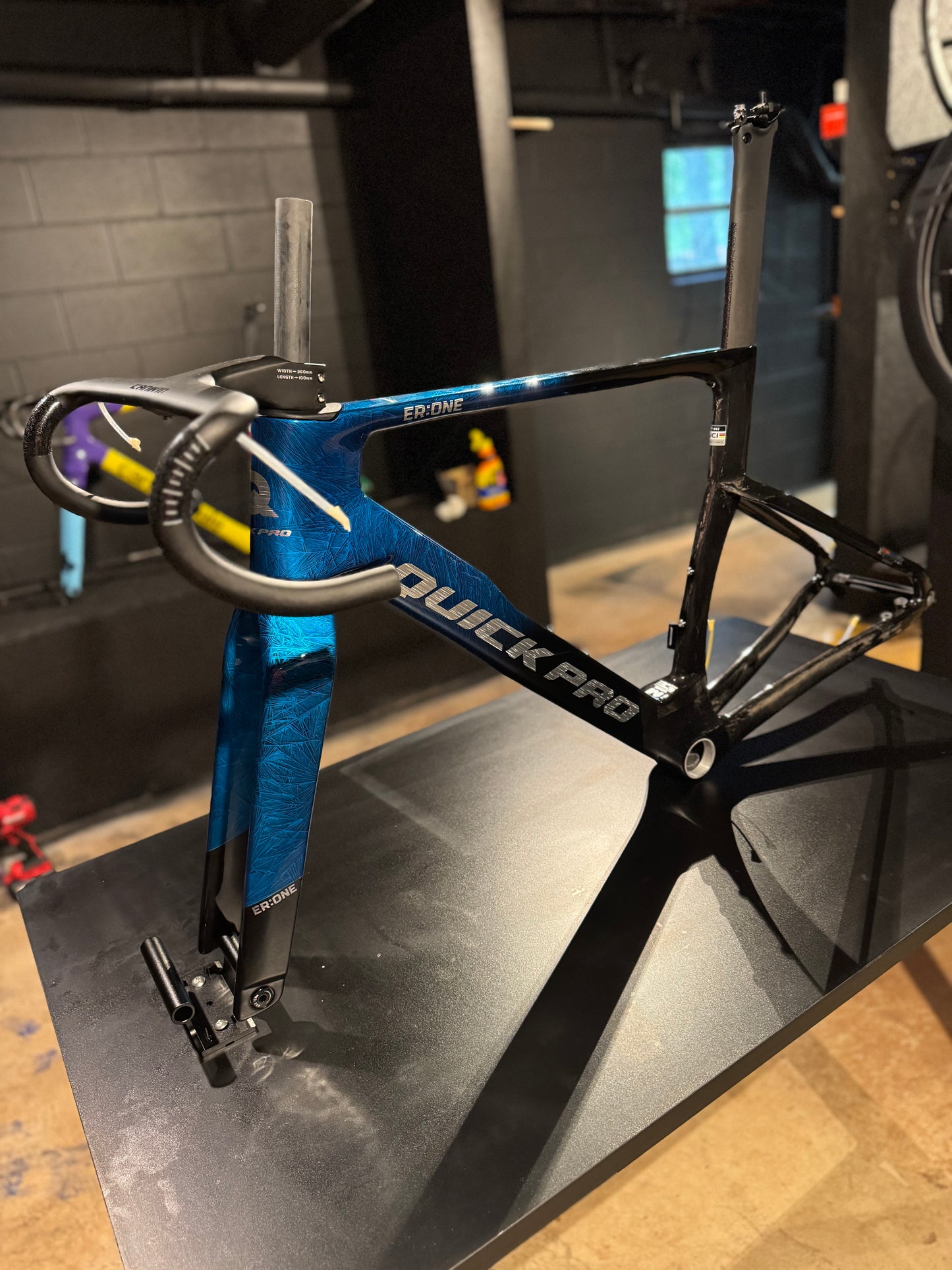 Quick pro er one size medium frameset new with bars