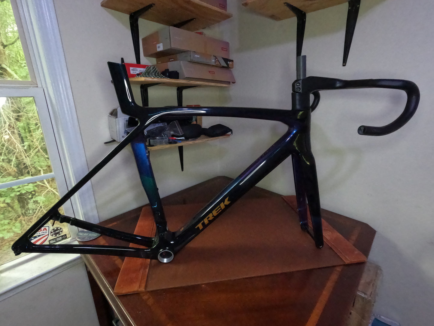 New Trek Madone SL Gen 8 M/L Dark Star Carbon Disc Frameset. Aero Rsl Bar Stem.