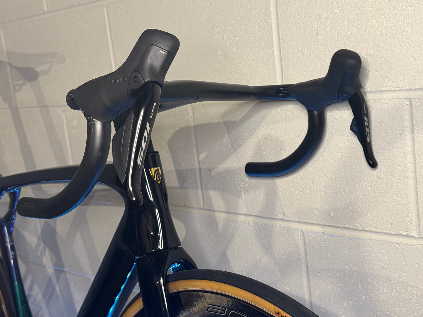 2025 Trek Madone Gen 8 Size M/L . Di2 Power Meter. Bora WTO Wheelset.