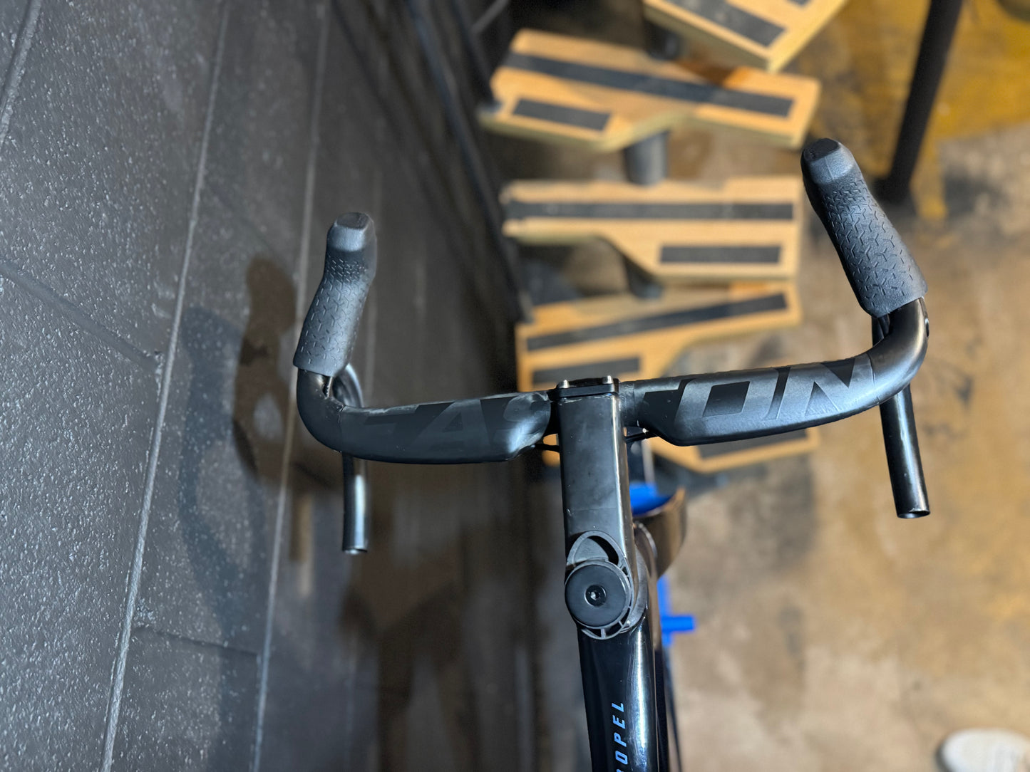 giant propel advanced SL. Sram force/rival/ e1 1x. Far sports evo5 ceramic speed. Build options.