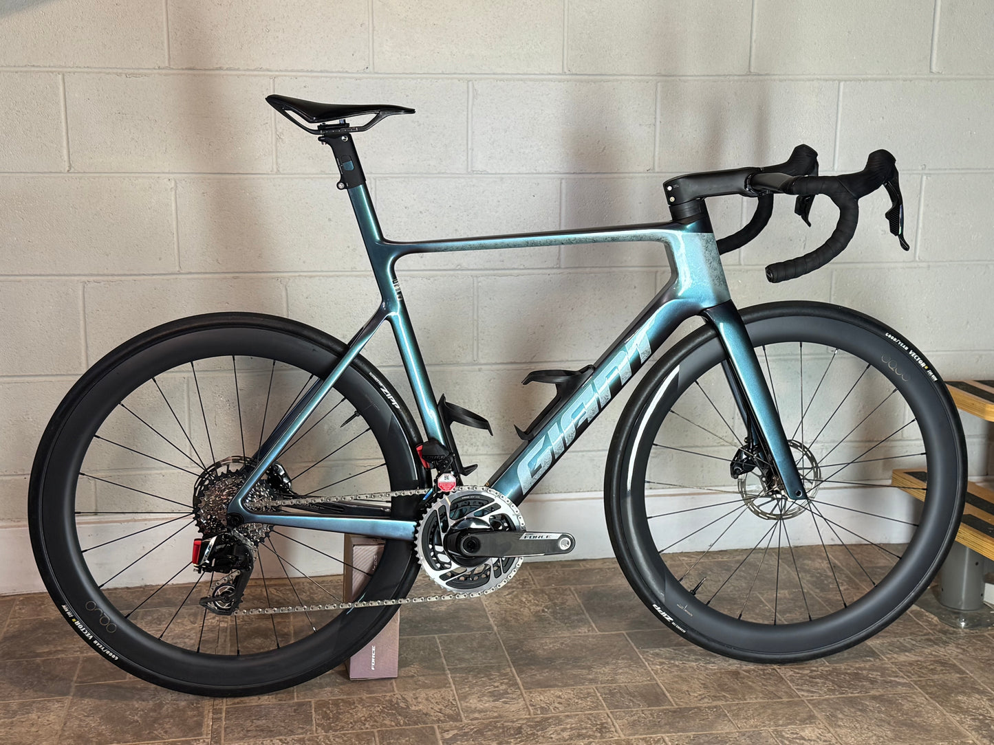 Giant propel advanced SL size m/L. New sram force e1 groupset. Oquo rp50ltd wheels.