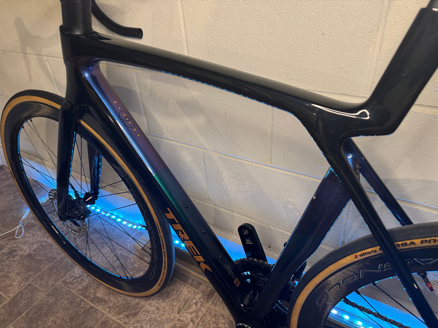 2025 Trek Madone Gen 8 Size M/L . Di2 Power Meter. Bora WTO Wheelset.