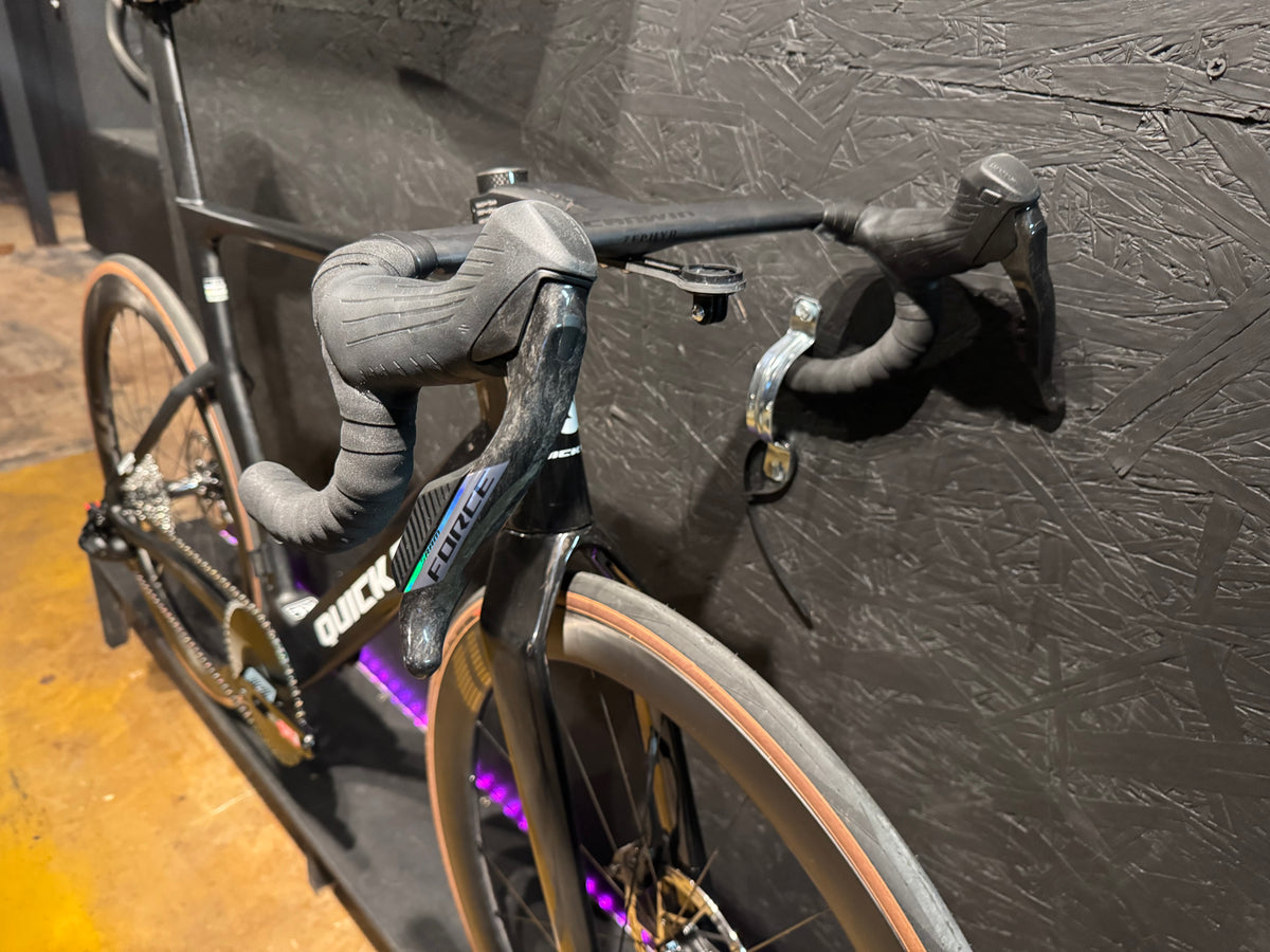 Quick pro er one size xl. Sram force e1 axs. Wheel options.