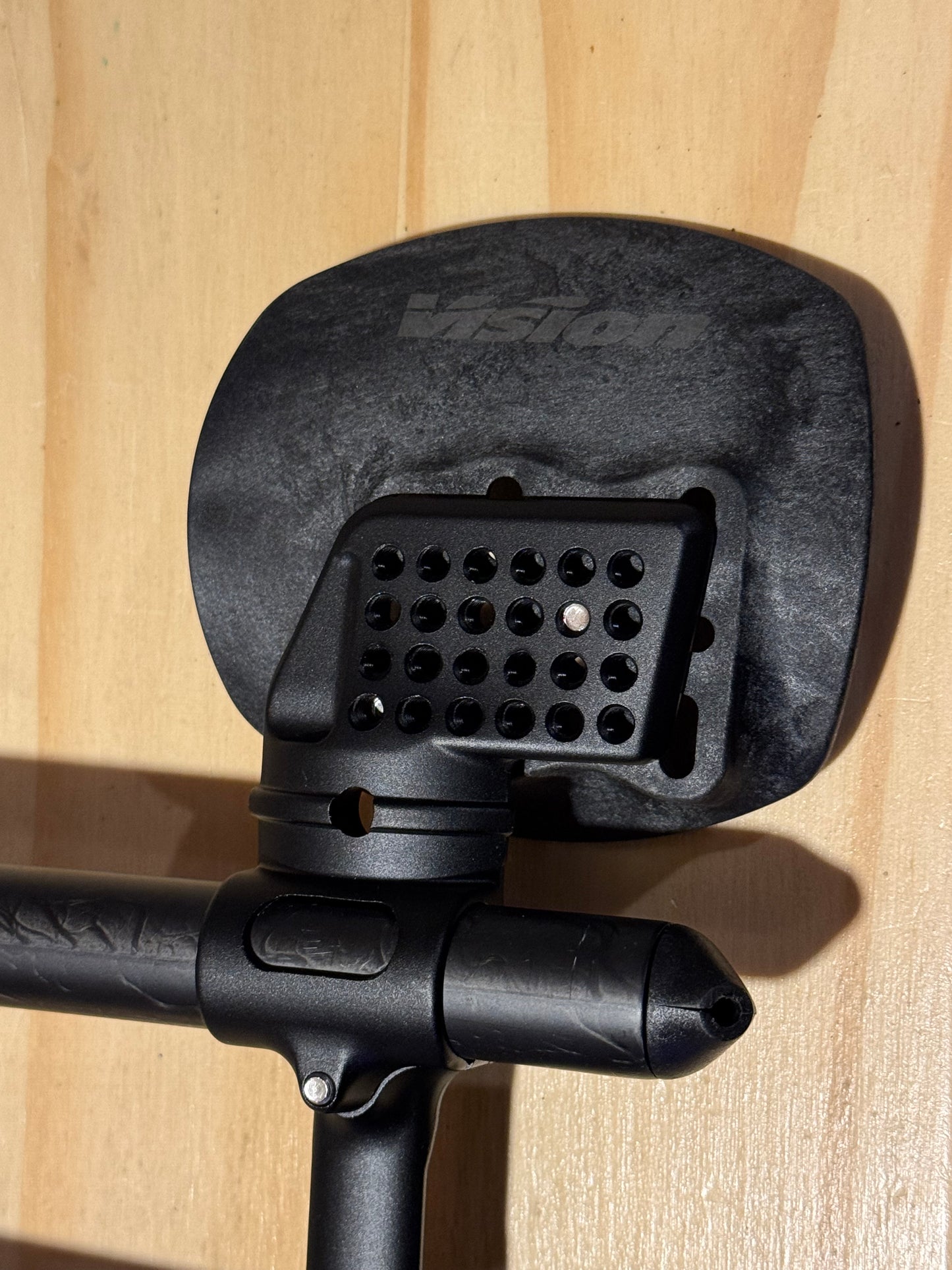 Vision tfa 385mm aero bars, extension bridge and arm rests.