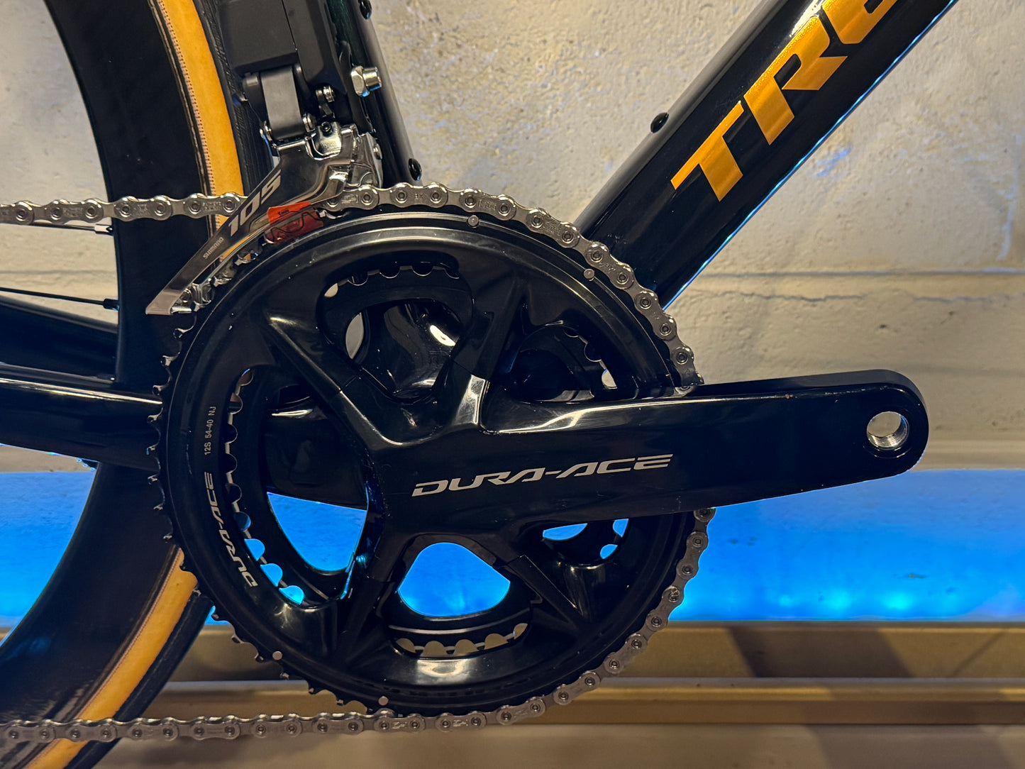 2025 Trek Madone Gen 8 Size M/L . Di2 Power Meter. Bora WTO Wheelset.