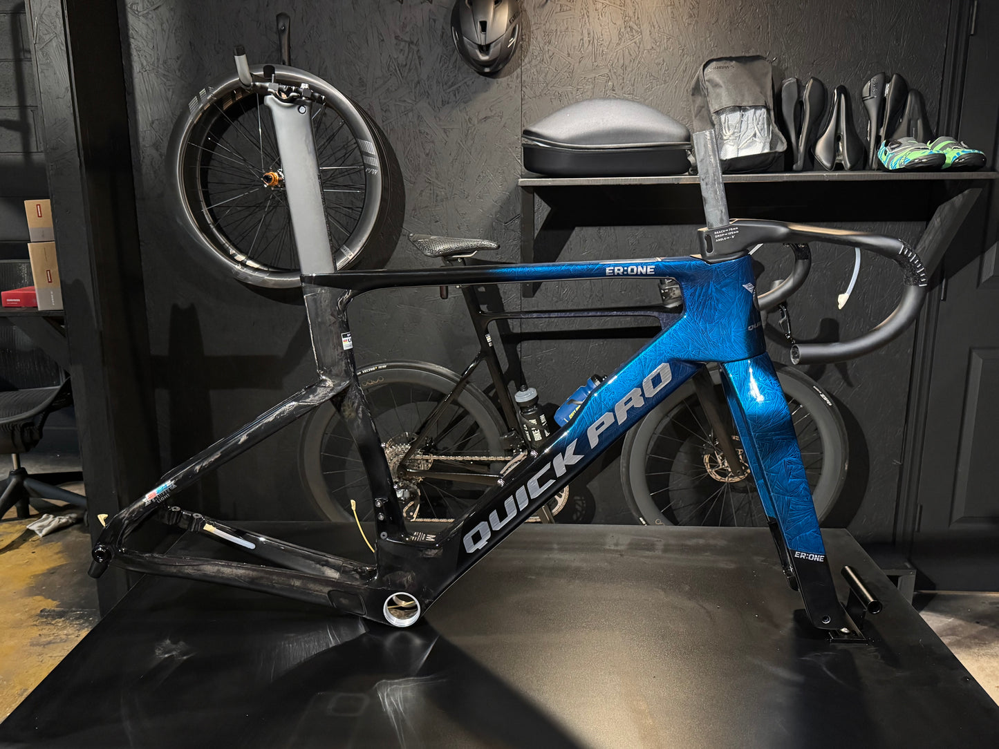 Quick pro er one size medium frameset new with bars