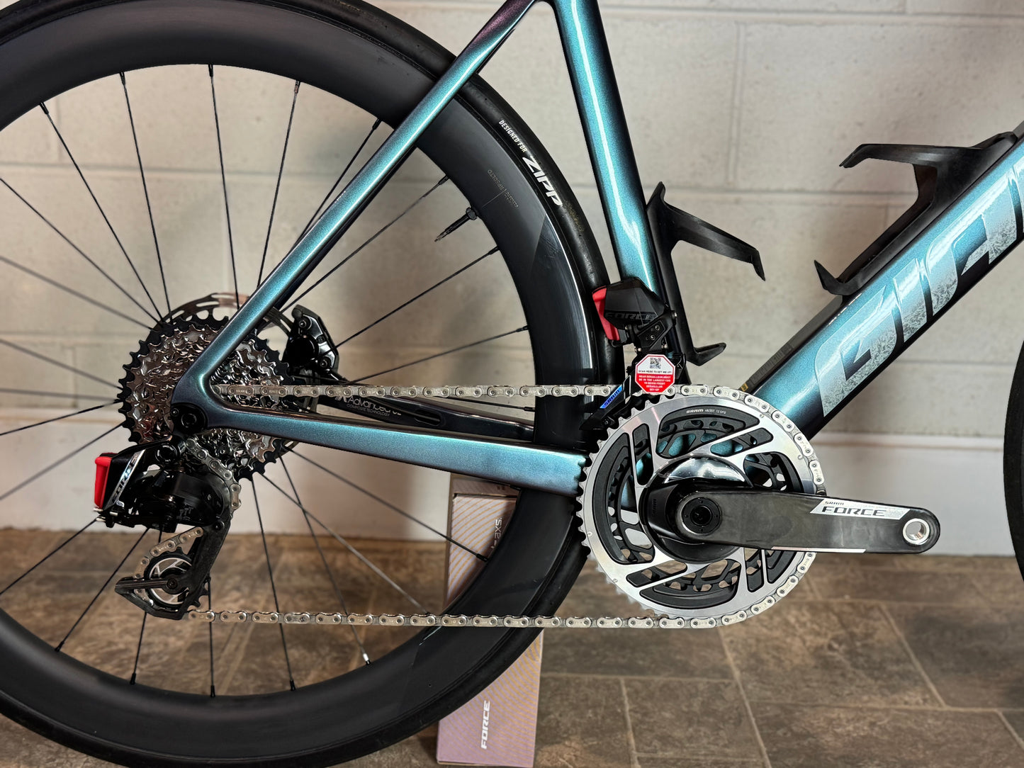 Giant propel advanced SL size m/L. New sram force e1 groupset. Oquo rp50ltd wheels.