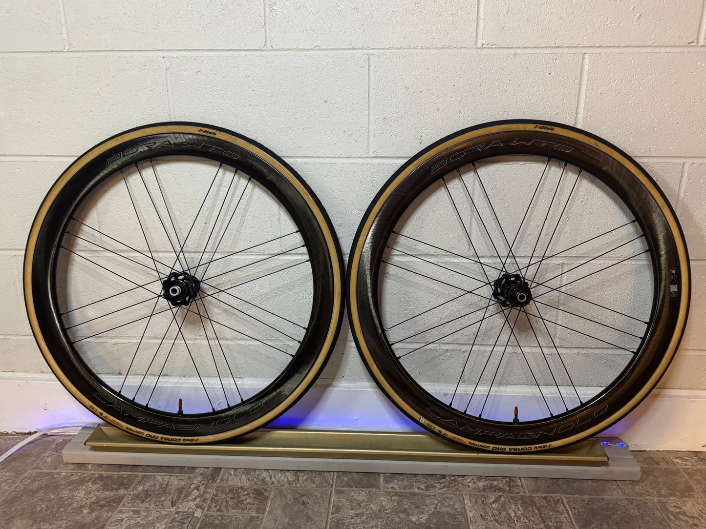 Campagnolo Bora WTO 45 Carbon Tubeless Clincher Disc Brake Wheelset Hg, Tires & wheelbags