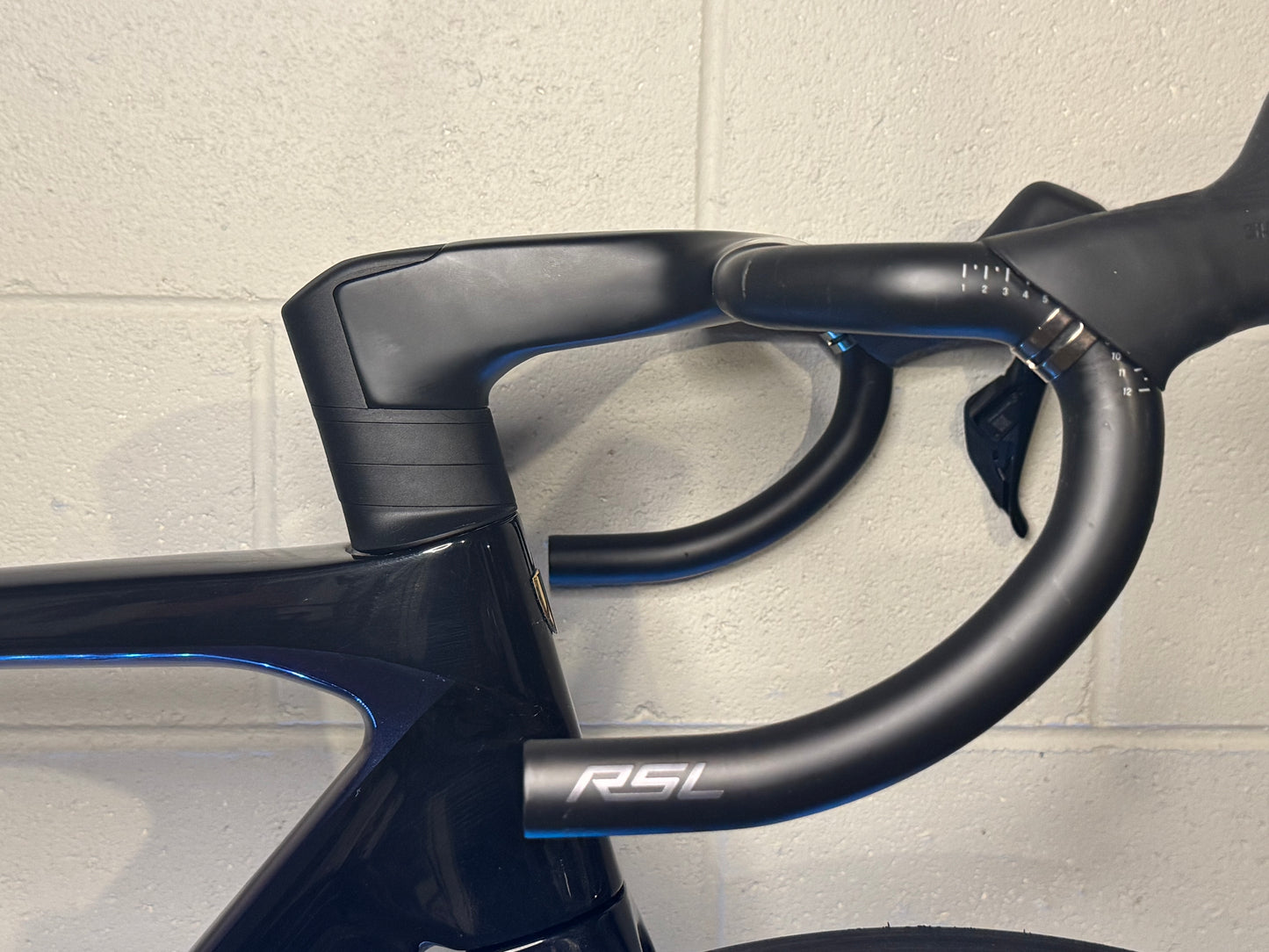 2025 Trek Madone Gen 8 Size M/L . Di2 Power Meter. Bora WTO Wheelset.