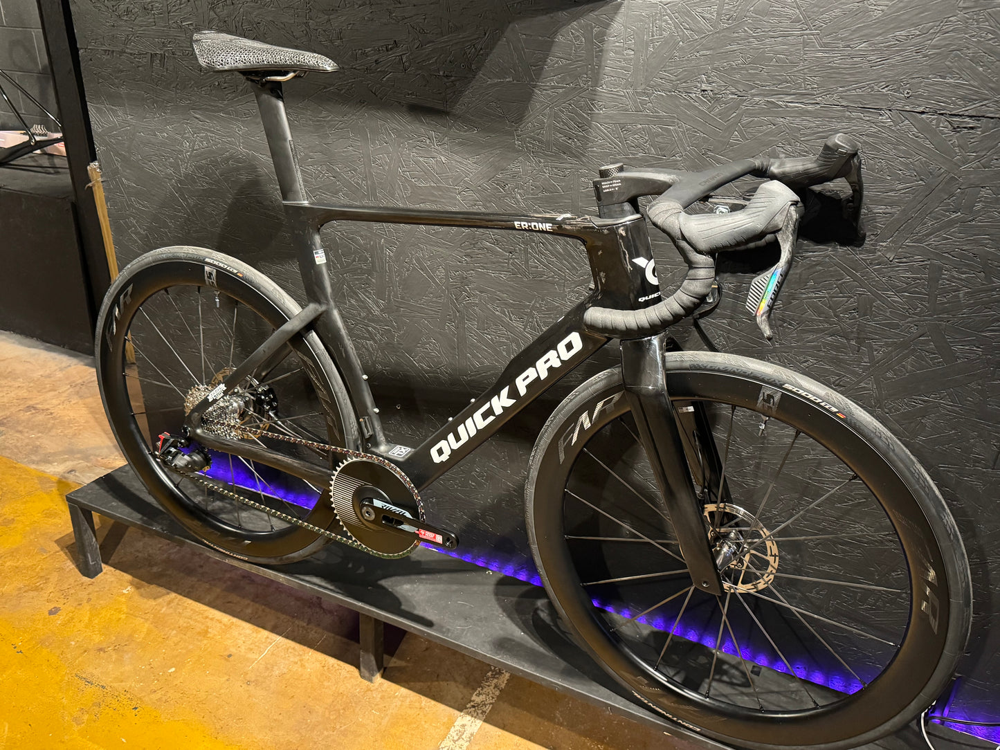 Quick pro er one size xl. Sram force e1 axs. Wheel options.