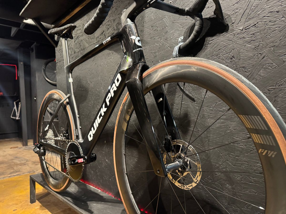 Quick pro er one size xl. Sram force e1 axs. Wheel options.