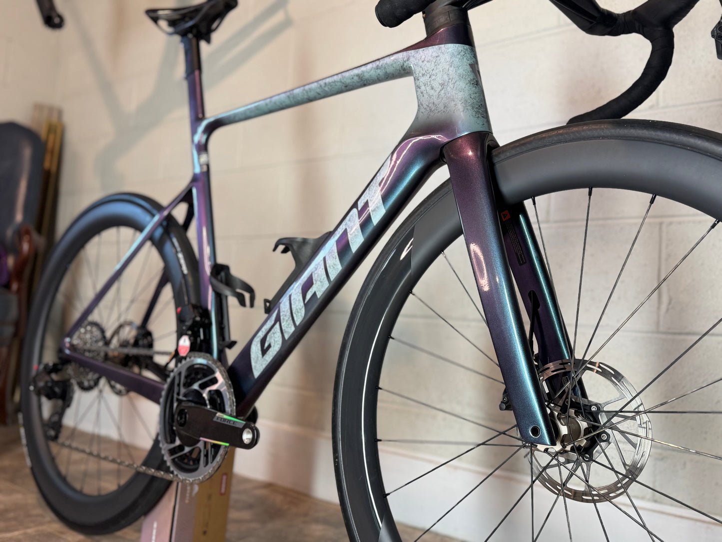 Giant propel advanced SL size m/L. New sram force e1 groupset. Oquo rp50ltd wheels.