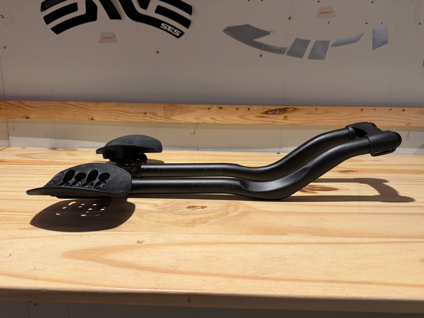 Vision tfa 385mm aero bars, extension bridge and arm rests.