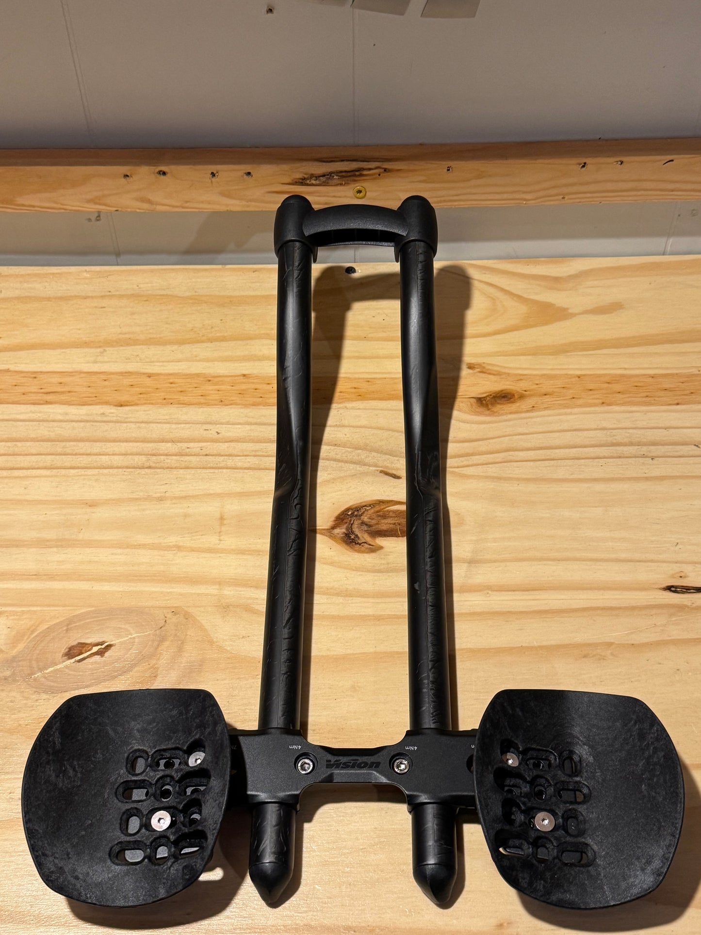 Vision tfa 385mm aero bars, extension bridge and arm rests.