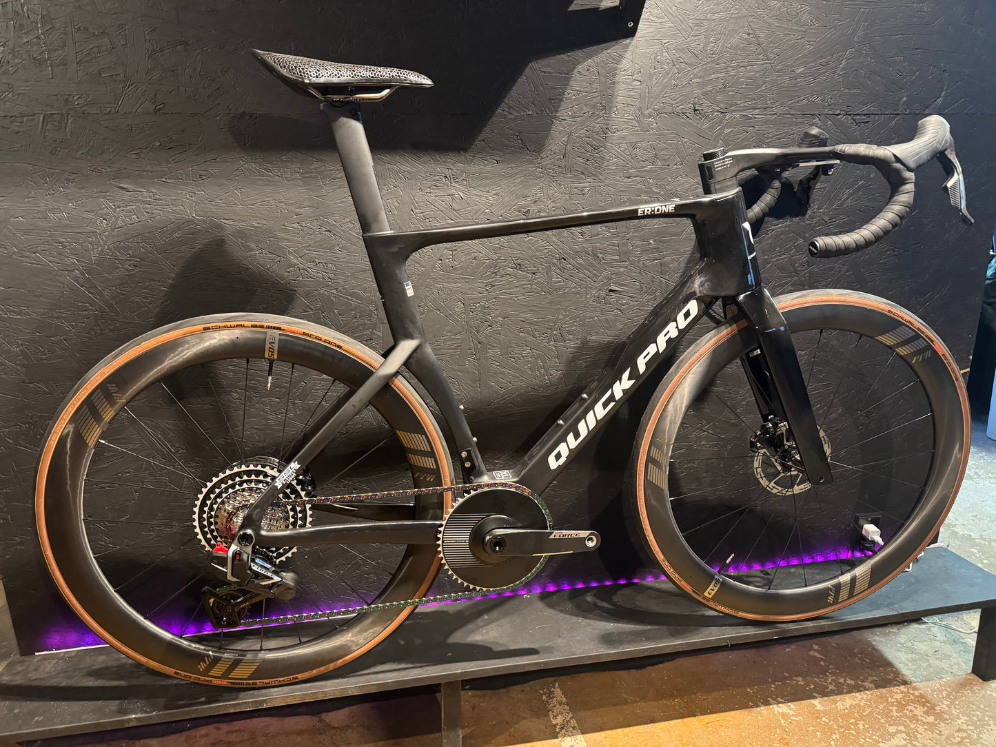 Quick pro er one size xl. Sram force e1 axs. Wheel options.