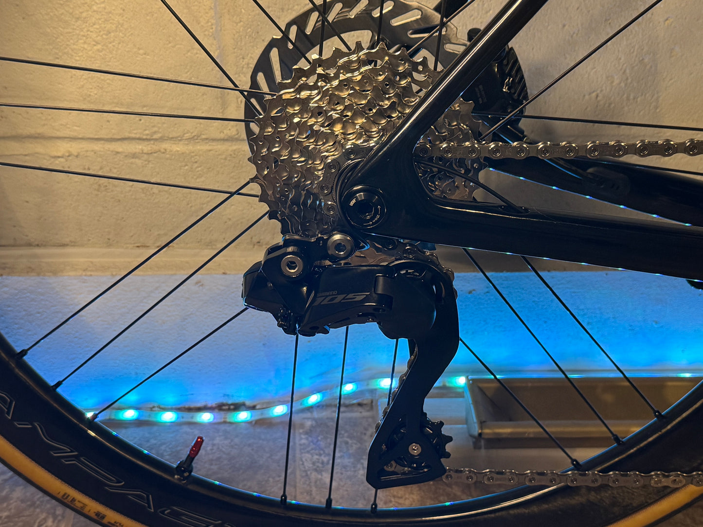 2025 Trek Madone Gen 8 Size M/L . Di2 Power Meter. Bora WTO Wheelset.