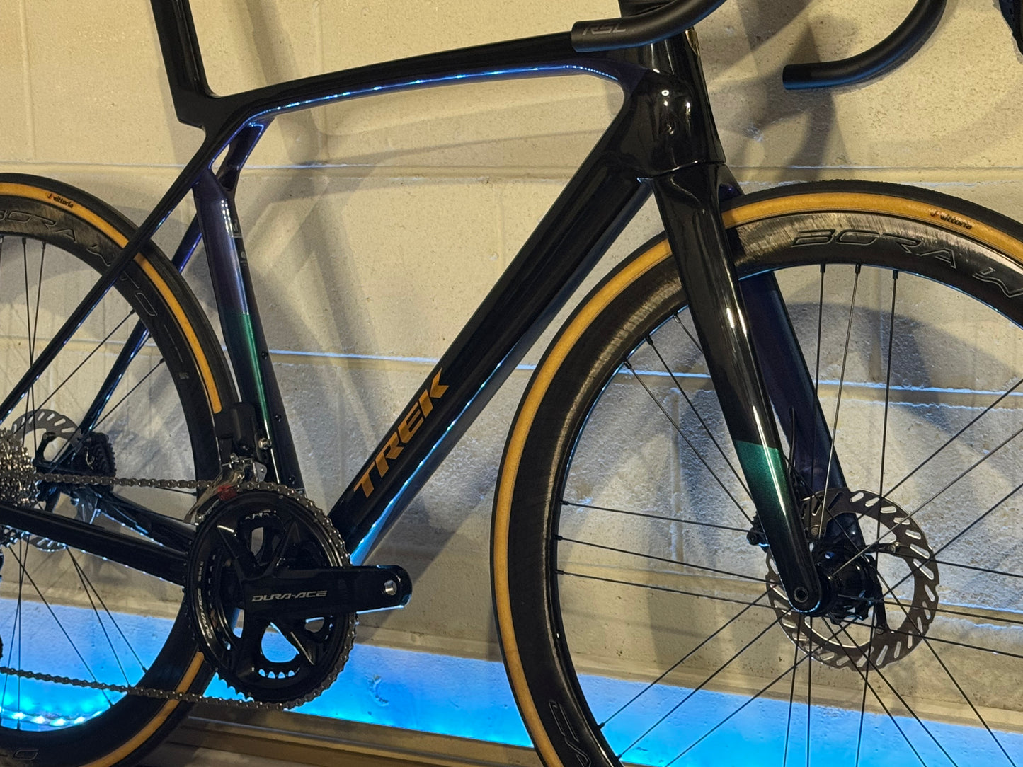 2025 Trek Madone Gen 8 Size M/L . Di2 Power Meter. Bora WTO Wheelset.