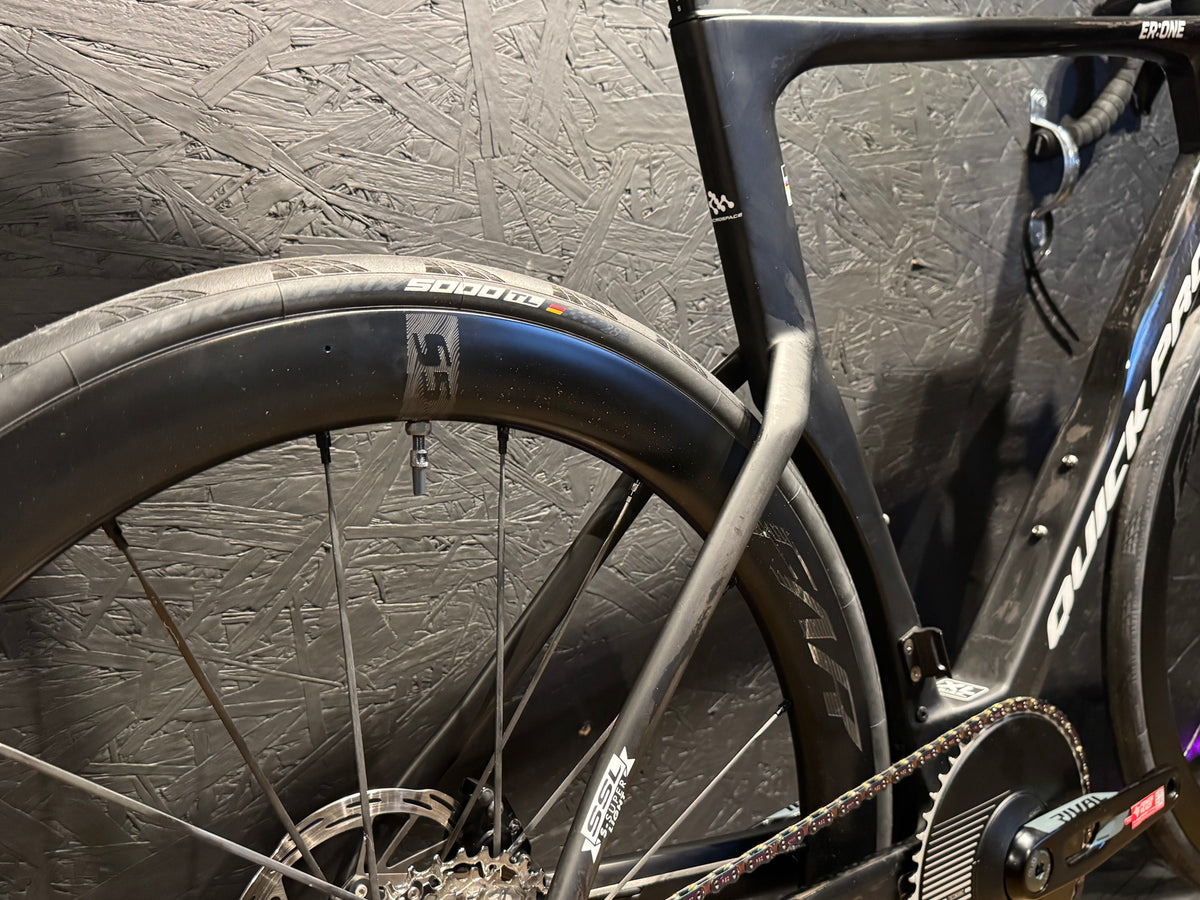 Quick pro er one size xl. Sram force e1 axs. Wheel options.