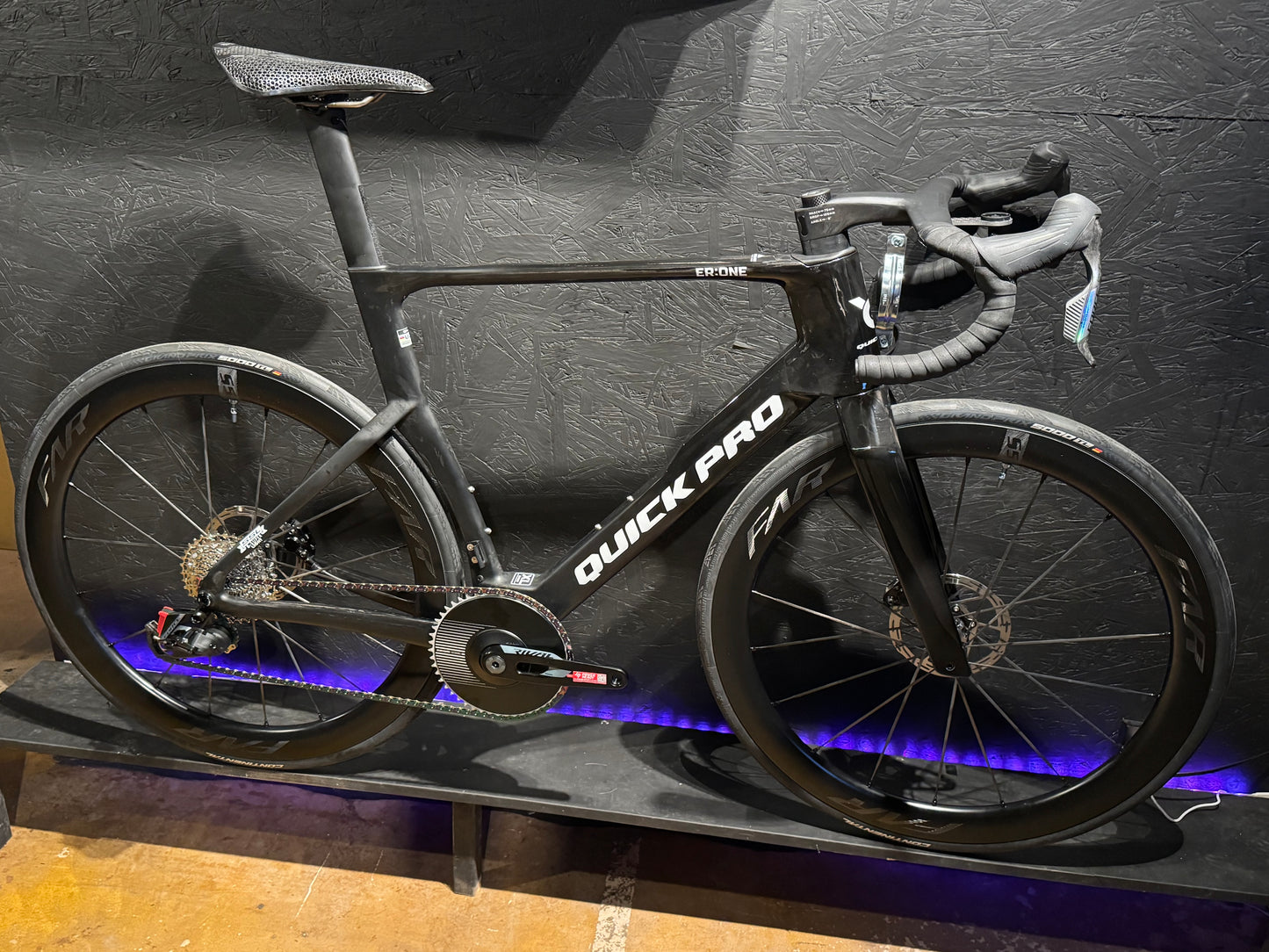 Quick pro er one size xl. Sram force e1 axs. Wheel options.