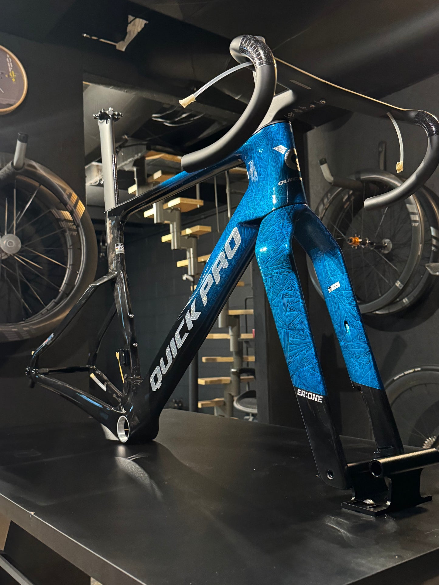 Quick pro er one size medium frameset new with bars