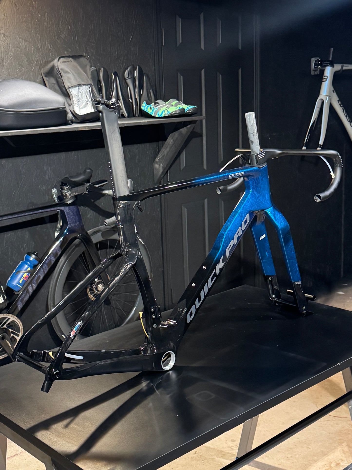 Quick pro er one size medium frameset new with bars