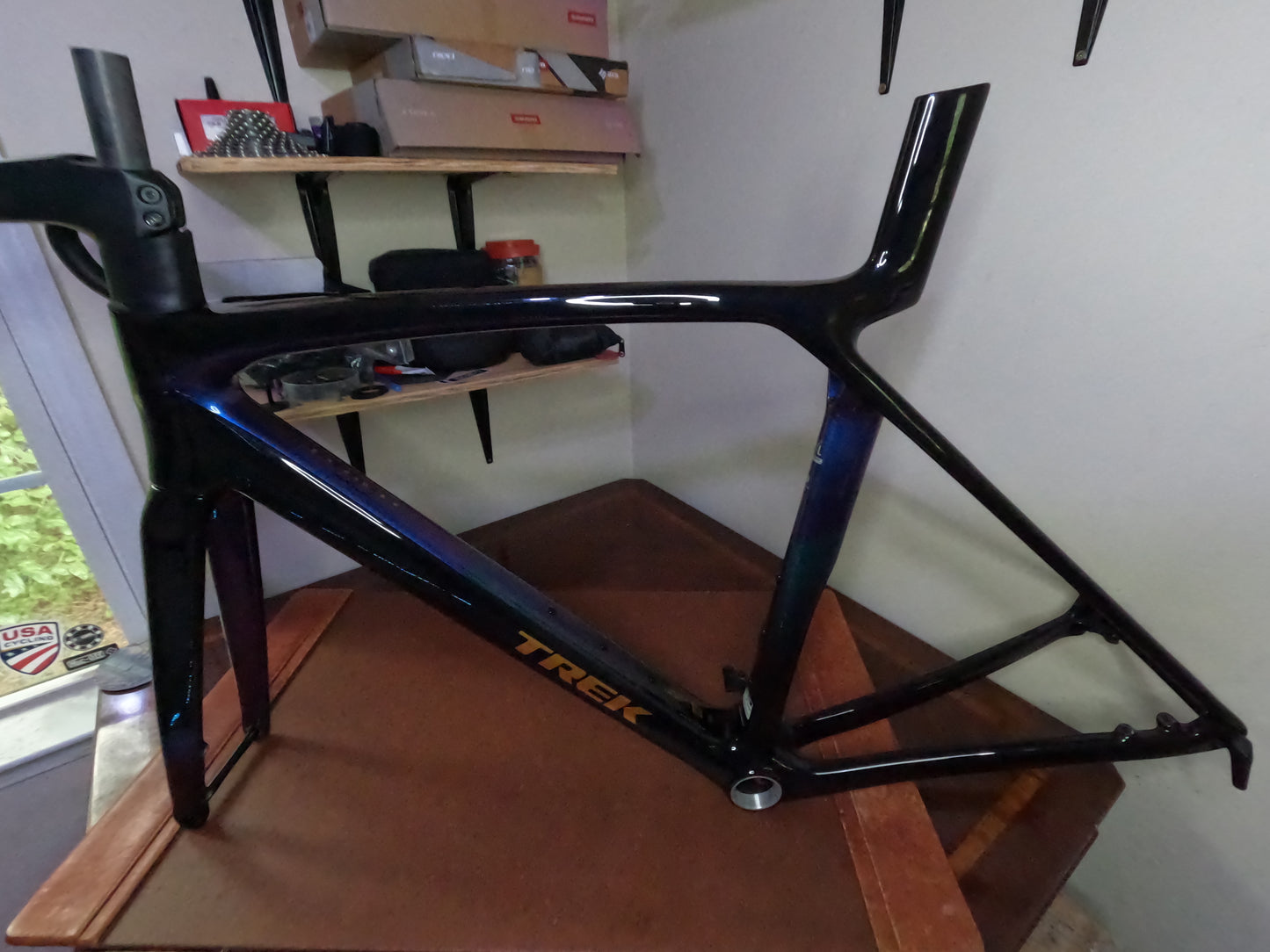 New Trek Madone SL Gen 8 M/L Dark Star Carbon Disc Frameset. Aero Rsl Bar Stem.