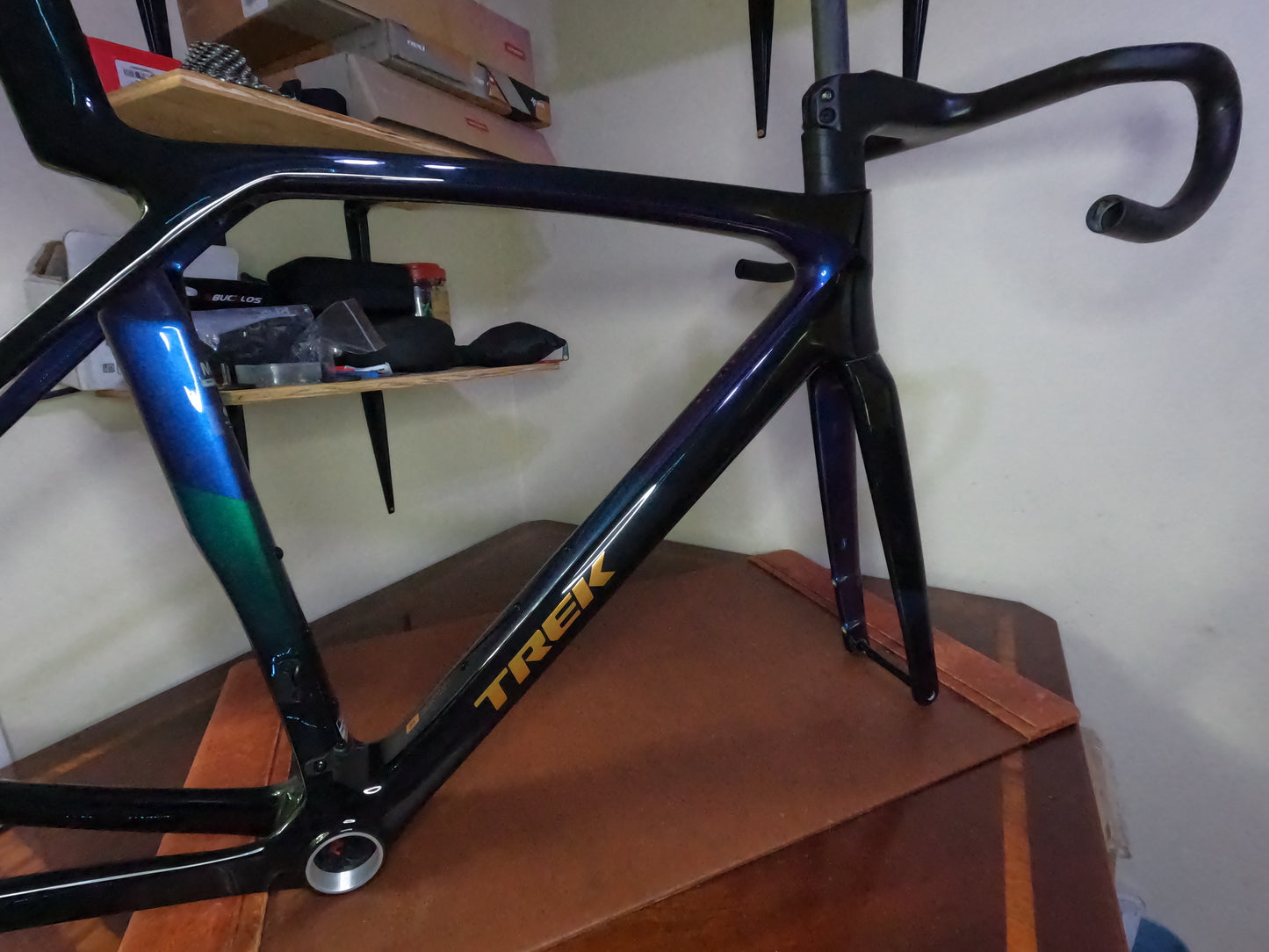 New Trek Madone SL Gen 8 M/L Dark Star Carbon Disc Frameset. Aero Rsl Bar Stem.