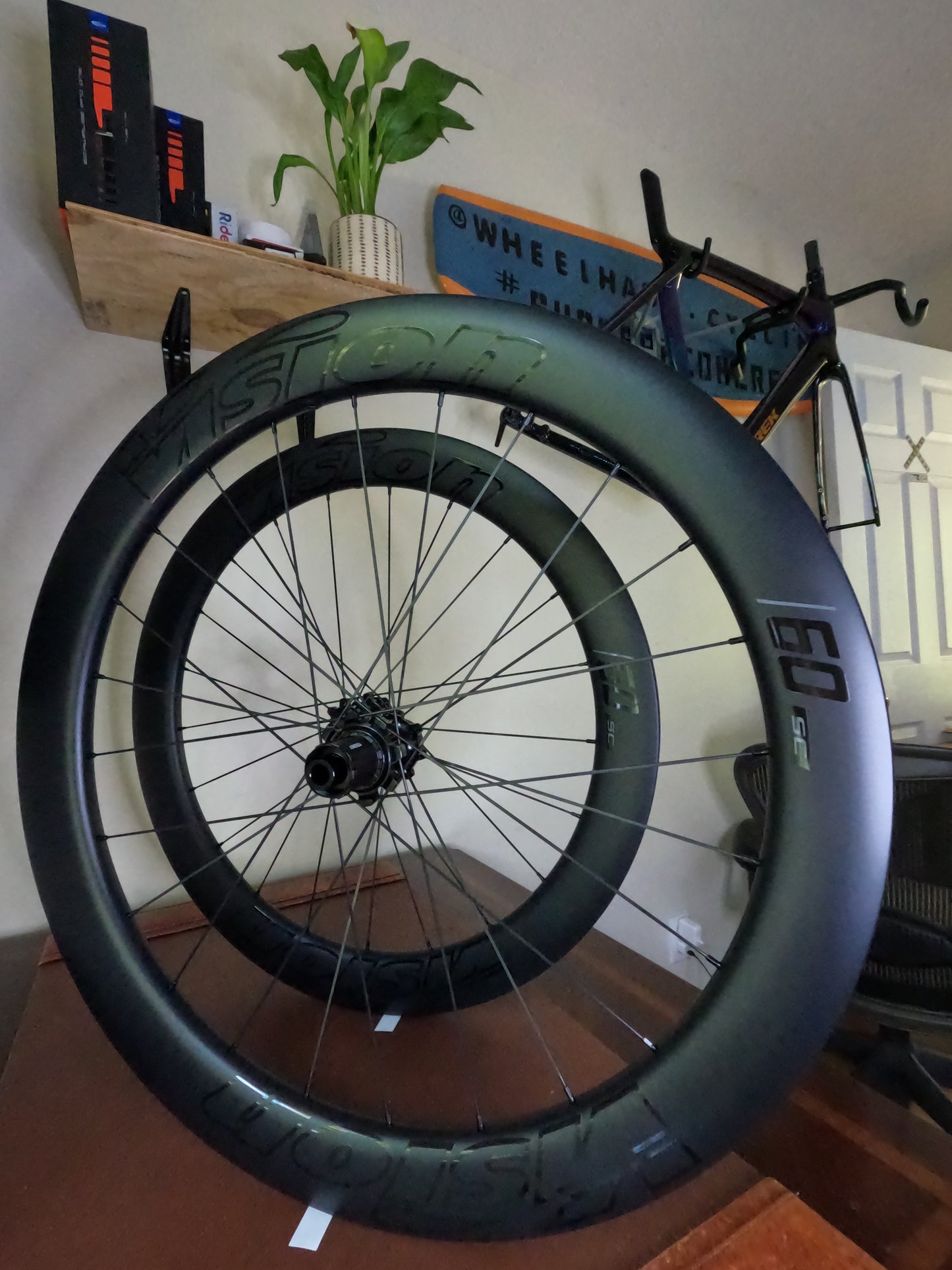 Vision SC60 TL Wheelset - 700, 12 x 100/142, Center-Lock, Shimano hg, Black